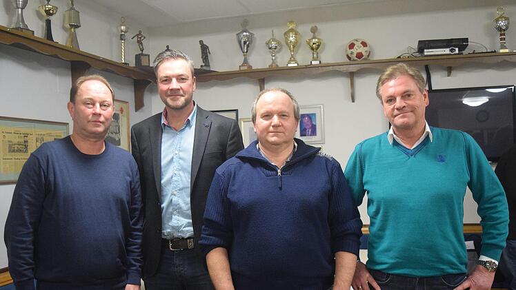 Der VfL ehrte verdiente Mitglieder (von links): Ulrich Kossack, Jürgen Heymann, Albert Pötzinger und Zweiter Vorsitzender und Sponsor des Vereins Klaus Schillig, Foto: Daniela Pondeliceck