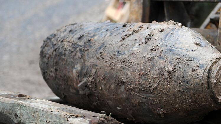 Eine Fliegerbombe wurde  bei Baggerarbeiten in Straubing gefunden.  Foto: Uwe Zucchi/dpa