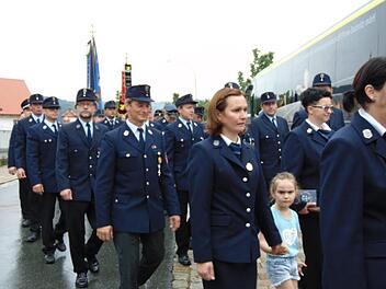 Mit einem Festzug begannen die Feierlichkeiten der Weißenoher Wehr.  Fotos: Petra Malbrich