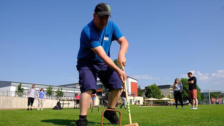 Treffsicherheit und Geschicklichkeit waren gefragt bei der Station Cricket.  Gerhard Fischer