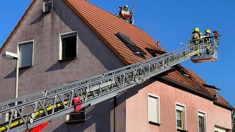 Feuer in Mehrfamilienhaus ausgebrochen