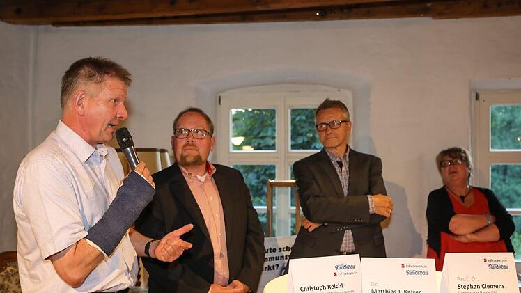 Dass eine vierköpfige Familie mit einem Jahresbruttoeinkommen von 78 000 Euro Anspruch auf geförderten Wohnraum hat, teilte Christoph Reichl von der Regierung von Oberfranken mit. Foto: Barbara Herbst