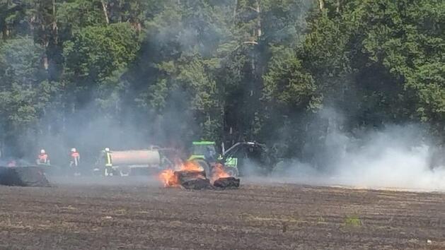 In Mittelfranken haben am Mittwoch (24. Juli 2019) rund 200 Feuerwehrleute einen Gro&szlig;brand bek&auml;mpft. Foto: Fechner/News5