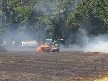 In Mittelfranken haben am Mittwoch (24. Juli 2019) rund 200 Feuerwehrleute einen Großbrand bekämpft. Foto: Fechner/News5