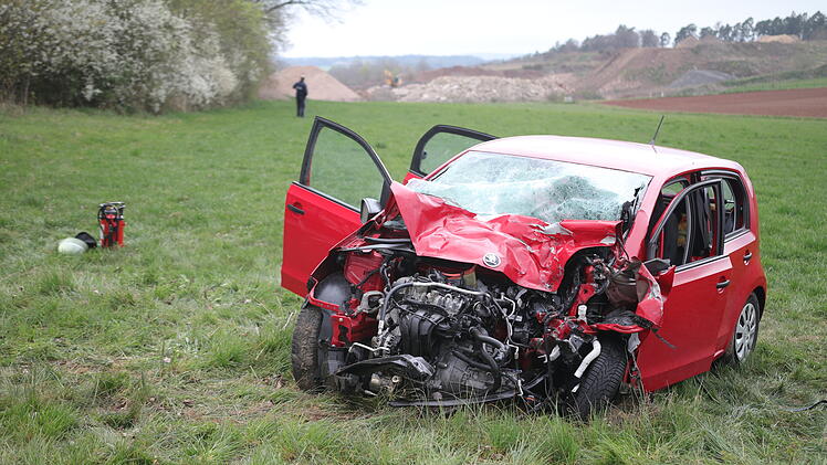 Tödlicher Unfall im Kreis Ansbach - B14 voll gesperrt