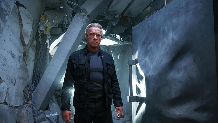 Der Terminator (Arnold Schwarzenegger) ist knallhart - und setzt sich auch im Alter noch gegen alle Gegner durch.