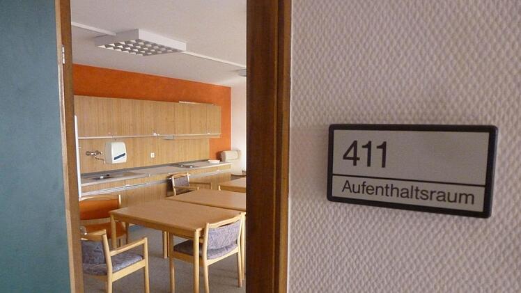 Im Februar 2013 war das Hammelburger Asylbewerberheim noch leer. Jetzt leben dort 80 Flüchtlinge. Und der Landkreis sucht weitere noch leere Räume. Foto: Wolfgang Dünnebier