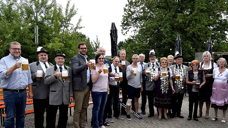 Ein Prosit auf das Schützenfest Michelau.Andreas Welt
