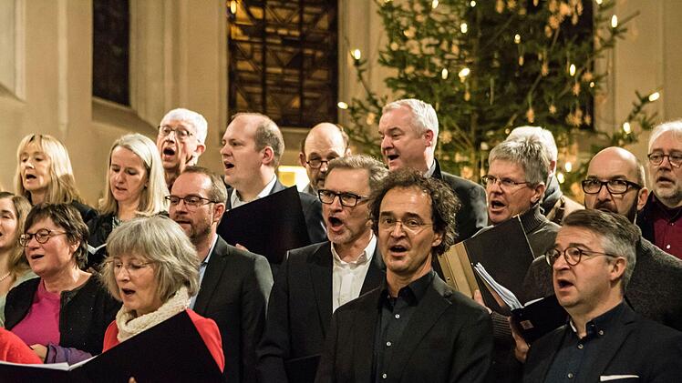 Riesigen Zuspruch fand das nachweihnachtliche Konzert mit dem Chor Unerhört unter Leitung von Antoinetta Bafas in der Coburger Heilig-Kreuz-Kirche.Foto: Jochen Berger