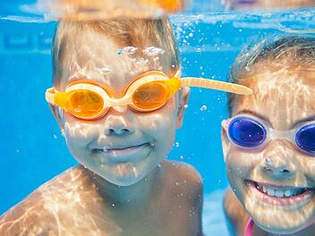 Erstklässler im Landkreis Bad Kissingen können jetzt auf Gutschein ihr "Seepferdchen" machen.