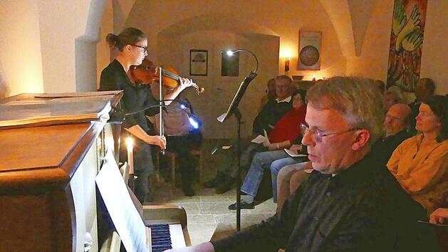 Violinistin Berit Br&uuml;ntjen-Magenheim und Thomas Gr&uuml;nke am Klavier konnten voll &uuml;berzeugen.