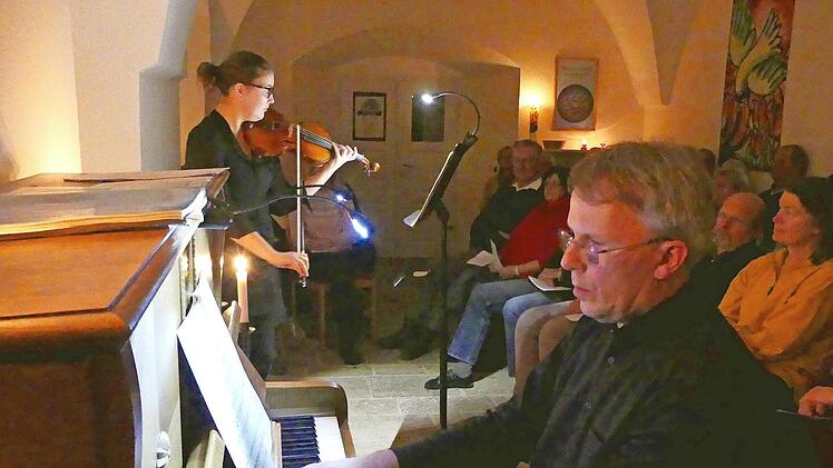 Violinistin Berit Brüntjen-Magenheim und Thomas Grünke am Klavier konnten voll überzeugen.