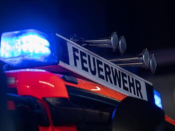 Feuerwehreinsatz bei Nacht (Symbolbild)