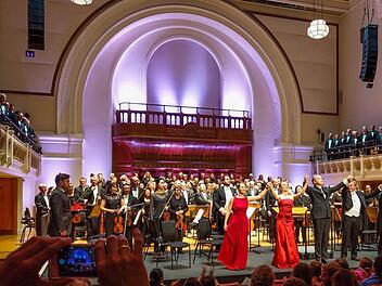 Die Royal Choral Society aus London gastiert am Montag in der Coburger Morizkirche. Das Gastspiel ist die Antwort auf den Auftritt des Philharmonischen Orchesters des Landestheaters Ende Mai in der Cadogan Hall in London. Zum Jubiläum 200 Jahre Queen Victoria und Prinz Albert hatte das Orchester gemeinsam mit der Royal Choral Society Werke von Mendelssohn aufgeführt.Foto: Archiv/Simone Bastian