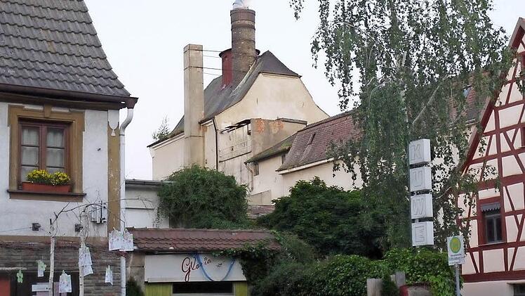 Auch die Bebauung des alten Mälzerei-Geländes (im Hintergrund) mit Wohngebäuden soll Baiersdorf attraktiver machen. Foto: Archiv/Pauline Lindner