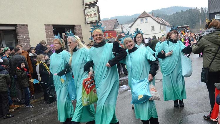 Fast tausend Teilnehmer mit Gruppen und Motivwagen waren in Rothenkirchen dabei.Karl-Heinz Hofmann