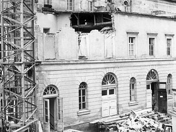 Nachdem die Spielzeit im Mai 1972 beendet war, begannen die Abbrucharbeiten am Nordtrakt des Landestheaters.CT-Archiv/Hess