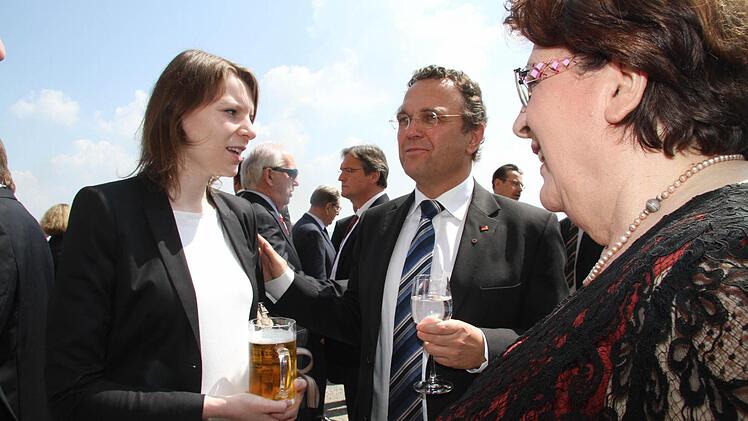 Emmi Zeulner im Gespräch mit Innenminister Friedrich und Landtagspräsidentin Barbara Stamm.
