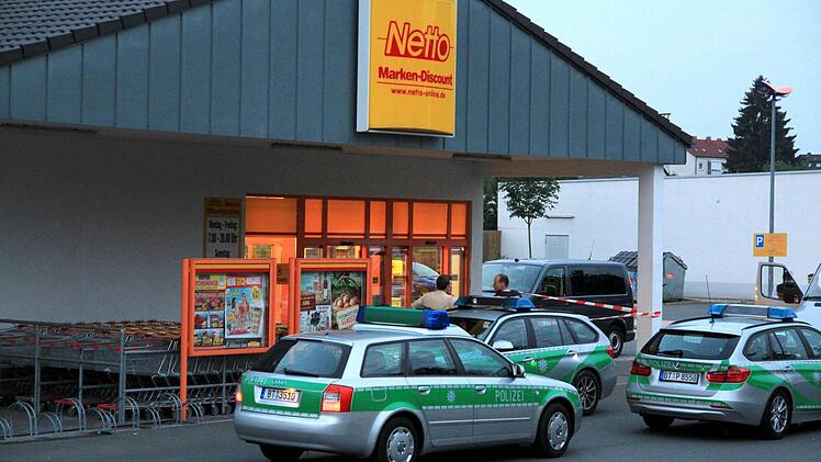 Am 3. Juni eine Lidl-Filiale in Hof, am Mittwoch der Lidl-Markt in der Albert-Ruckdeschel-Straße in Kulmbach, am Donnerstag der Netto in Pegnitz (Bild): Die Polizei ermittelt mit Hochdruck in einer ganzen Serie von Raubüberfällen.  Foto: News5/Merzbach