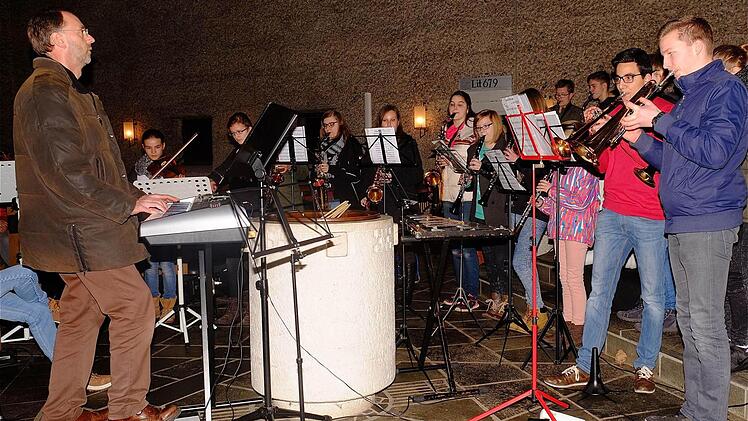 Auf Trab hielten die Hammelburger Realschüler "Crazy Little Jazzband" ihr Publikum unter der Leitung von Stefan Eideloth.