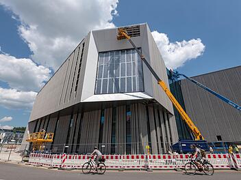 Modernste Architektur mitten in Regensburg - der Neubau des Museums der bayerischen Geschichte wird in der Stadt durchaus  kontrovers diskutiert. Weigel/dpa