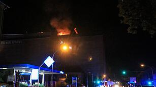 Malzfabrik Weyermann in Bamberg in Flammen: Einsatzkräfte kämpfen stundenlang gegen das Feuer