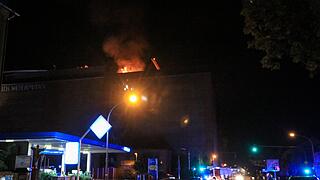 Malzfabrik Weyermann in Bamberg in Flammen: Einsatzkräfte kämpfen stundenlang gegen das Feuer