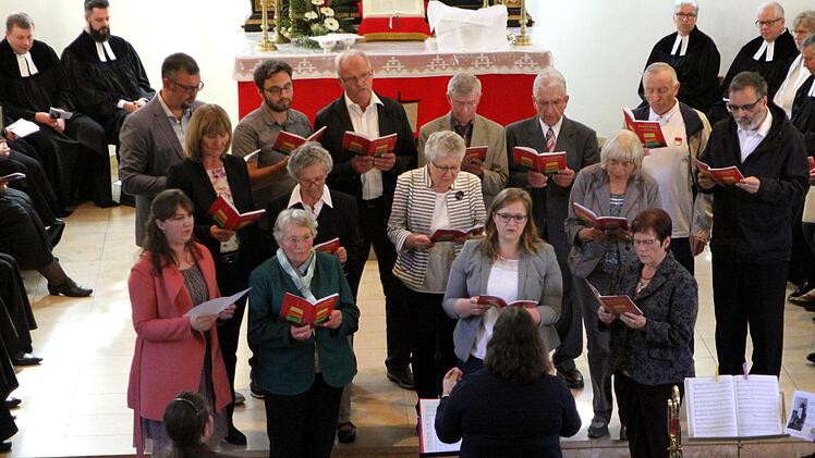 Orgelspiel, Posaunenchor und hier der Kirchenchor umrahmten den Gottesdienst musikalisch.Günther Geiling