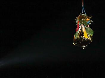 Kein Ufo &uuml;ber Bischberg, sondern nur der Nikolaus, der vom Nachthimmel herabfliegt. Foto: Barbara Herbst