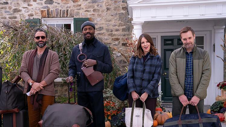 Für diese Freunde geht es in der neuen Netflix-Serie "The Four Seasons" ab in den Urlaub, von links: Claude (Marco Calvani), Danny (Colman Domingo), Kate (Tina Fey) und Jack (Will Forte).