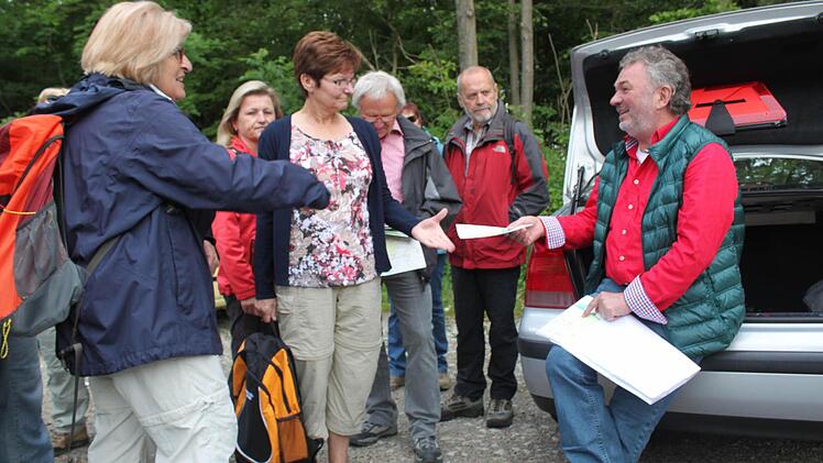 Et voila - der Streckenverlauf! Planausgabe beim Auto des Wanderführers Helmut Klösel.