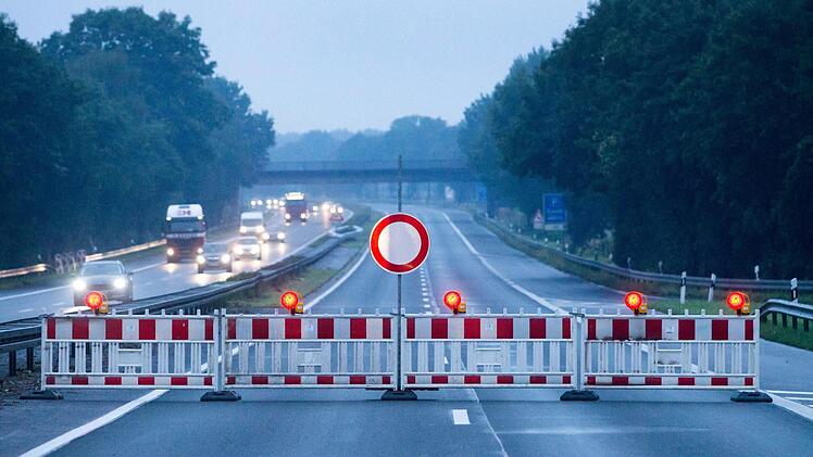 Die Autobahn A73 wird zwischen Erlangen und Baiersdorf in der Nacht von Dienstag auf Mittwoch f&uuml;r einige Stunden gesperrt. Symbolbild: Foto: Arnulf Stoffel/dpa