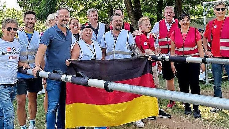 Verantwortliche und Teilnehmer freuen sich über die Menschenkicker-Spiele und das gelungene Fest.&#160;&#160;