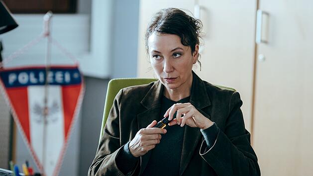 Fanny (Ursula Strauss) erkennt sofort, dass der Immobilienmanager Renner ihr nicht die Wahrheit sagt, und l&auml;sst sich nicht von ihm auf der Nase herumtanzen.