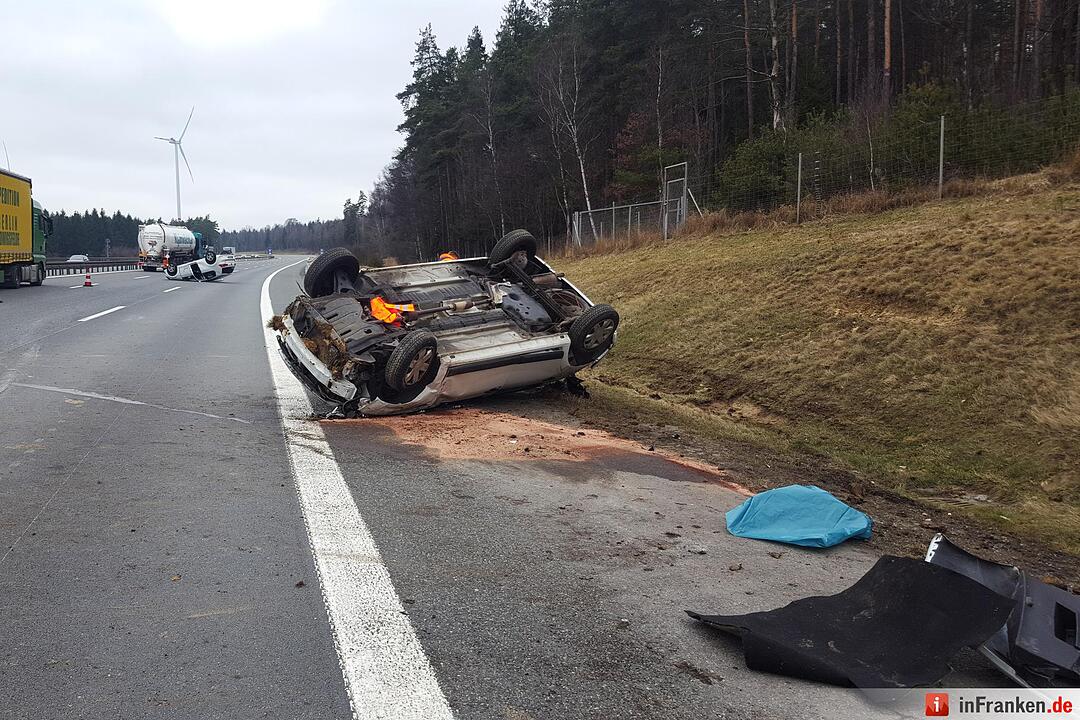 Autos überschlagen sich auf A9 bei Trockau - Ein Schwerverletzter