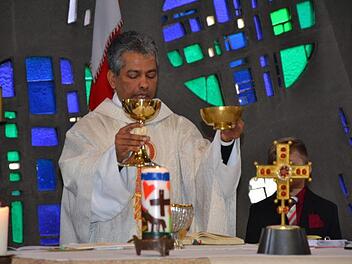 Eine Messe feiern zu dürfen, empfindet Pater Jimmy noch immer als ein Privileg.  Foto: Petra Malbrich