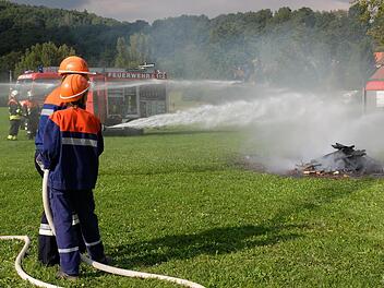Die Bad Bockleter Feuerwehr  hat dank seiner guten Jugendarbeit, hiert beim Berufsjugendfeuerwehrtag, sehr gut eKräftereserven für die Truppe.  Archiv/Björn Hein