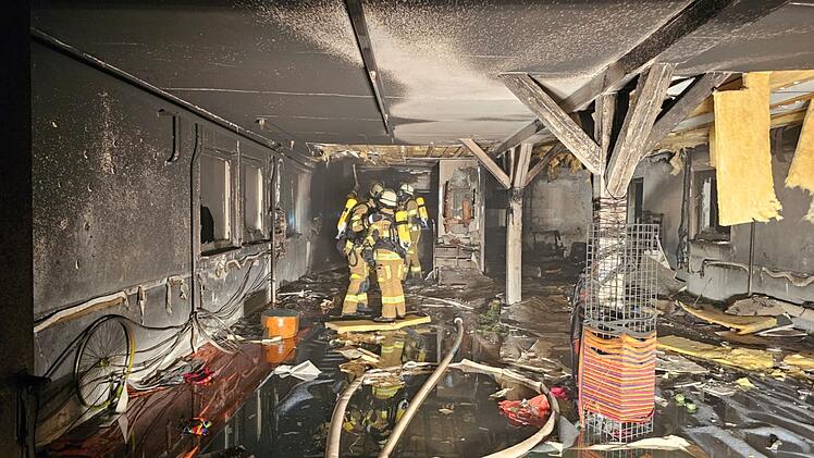 Mitwitz: Industriegebäude in Flammen - mehrere Feuerwehren im Einsatz