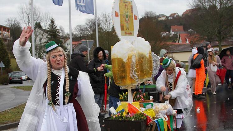 Die Eltmänner Biermädli mit ihrer Biermühle. Foto: Günther Geiling