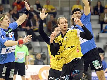 Die beiden Coburger Stefan Lex und Dominik Kelm (im Hintergrund) erwarten ein Zuspiel. Foto: Timo Geldner