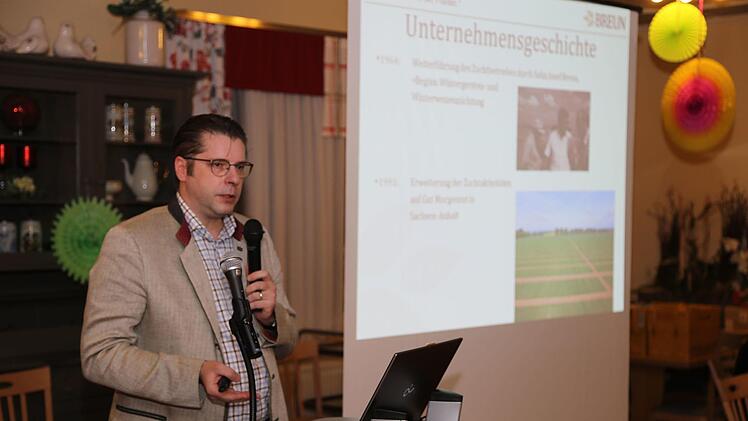 Referent Martin Breun von der Firma Saatzucht Josef Breun betonte, dass  sich die Bauern auf den Klimawandel einstellen müssten.  Foto: Franz Galster