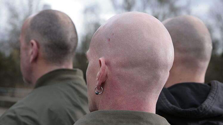 W&auml;hrend der Auseinandersetzung auf einem fr&auml;nkischen Volksfest riefen einige der Besucher rechtsradikale Parolen. Symbolbild: Ruediger Kottmann/www.polizei-beratung.de