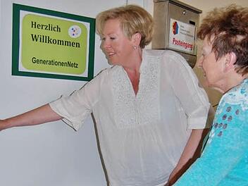 Felicitas Moritz (77, rechts) ist für die Hilfsdienst von Sibylle Effmert (59) dankbar.  Foto: Sigismund von Dobschütz