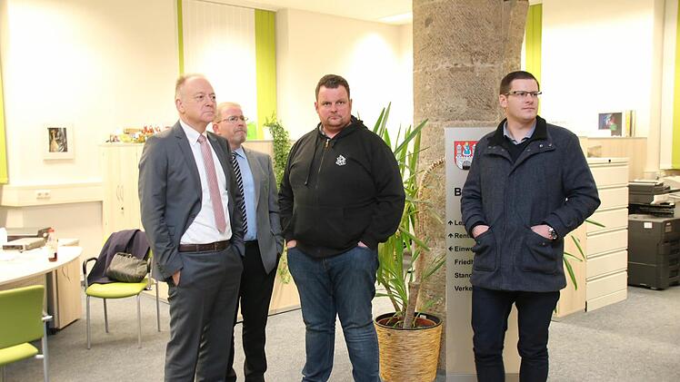 Warten auf die Auszählungsergebnisse. Foto: Heike Beudert