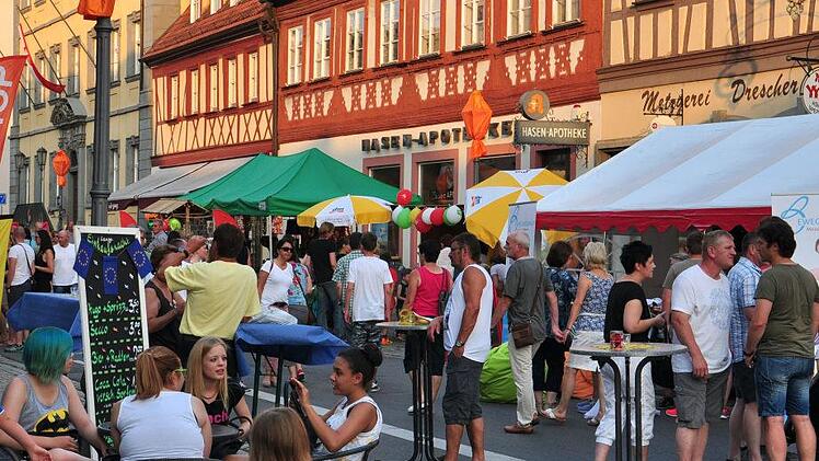 Einkaufen, Freunde treffen oder mit der Familie einen Bummel machen, das ist bei der langen Einkaufsnacht möglich.Ulrike Langer