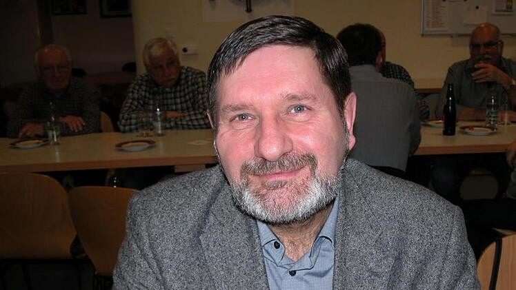Janusch Duda ist seit acht Monaten Dirigent beim Musikverein Haard. Foto: Ewald Kiesel
