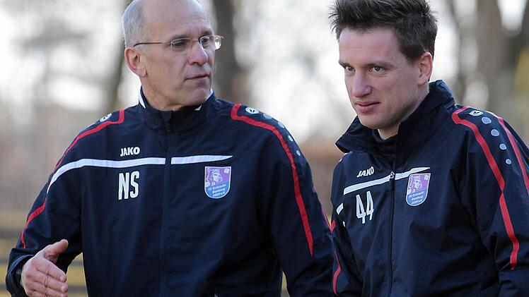 In fünf Regionalligapartien unter ihrer Regie bislang spielte der FC Eintracht Bamberg 2010 acht Punkte herein: Trainer Norbert Schlegel (l.) und sein "Co" Tobias Wichert. Fotos: sportpress