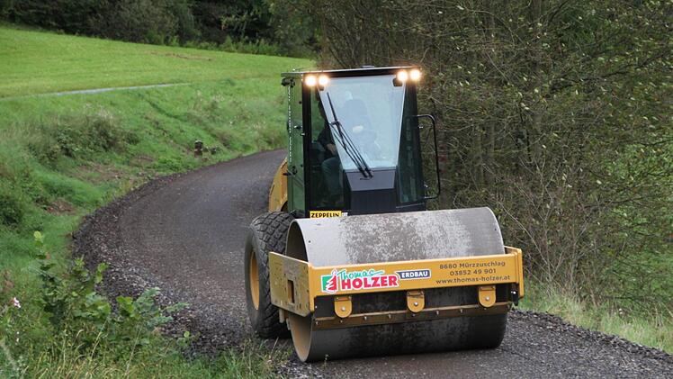 Der neue Radweg auf der ehemaligen Bahntrasse wird vorbereitet. Foto: Ulrike Müller