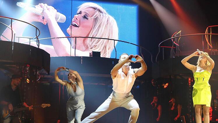 Moderne Technik, akrobatische Tänze: Helene Fischer und Co. füllten die Bühne in Hof. Fotos: Riegerpress
