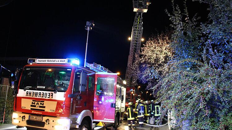 Brand in der Bergstraße in Höchstadt. Foto: Andreas Dorsch